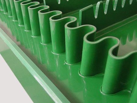 Is there a difference between a skirt conveyor and a general conveyor?